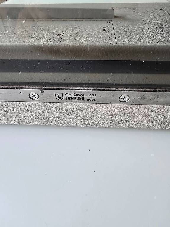 Tutte le macchine: Ideal 2035 Papierschneidemaschine – Usato da Thun venduto da Umd 1