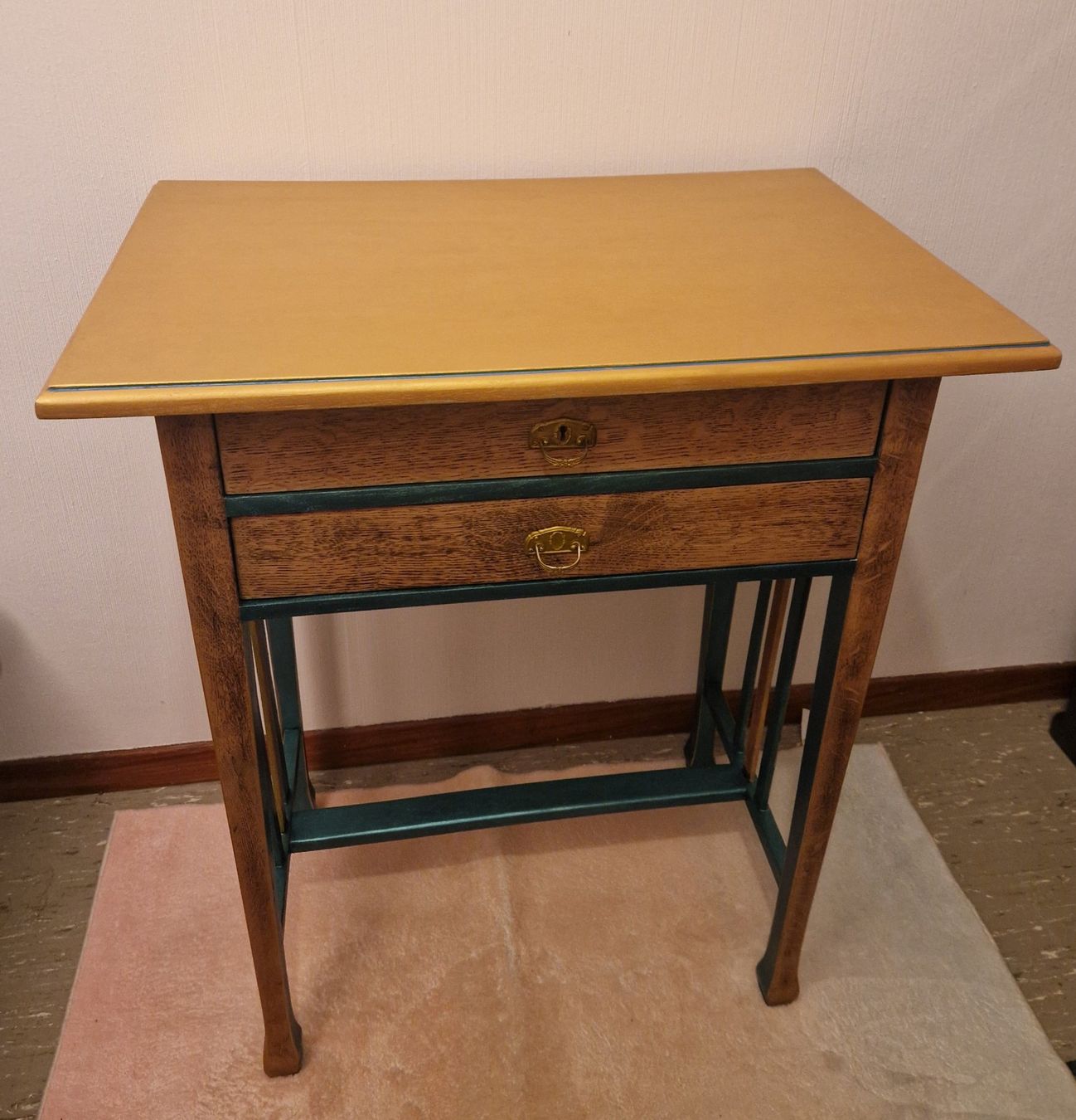 Set di tavolo e panche: Tisch mit Stuhl – Usato da Winterthur venduto da Sadega 1