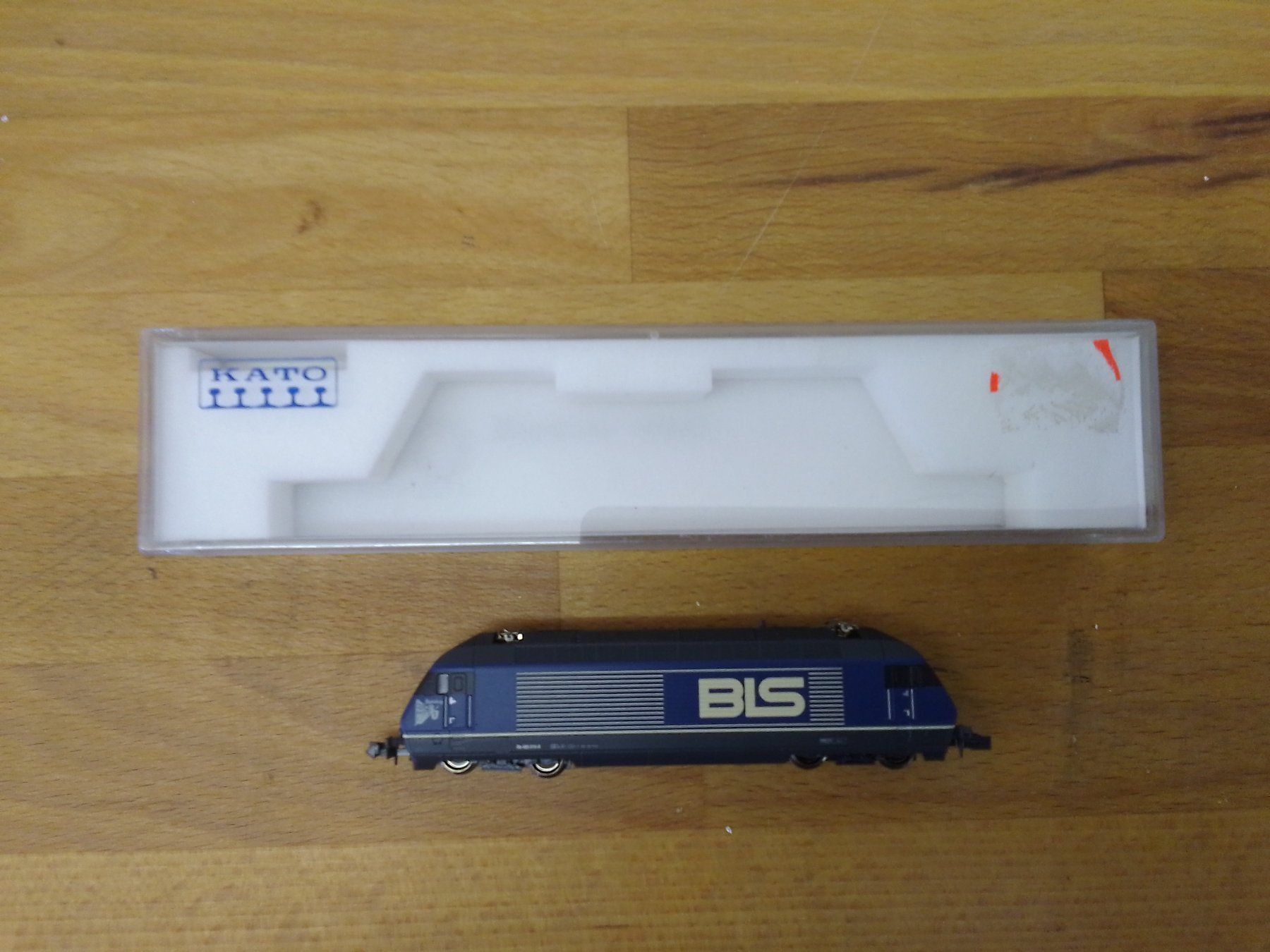 Kato Modelleisenbahnen: Lok bls – Gebraucht aus Zollikofen von Noak 3