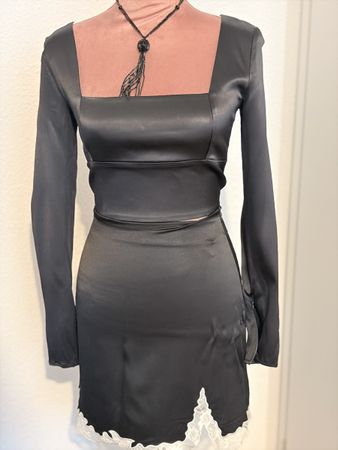 Kleid Stradivarius schwarz mit Spitze Grösse XS Zustand neu