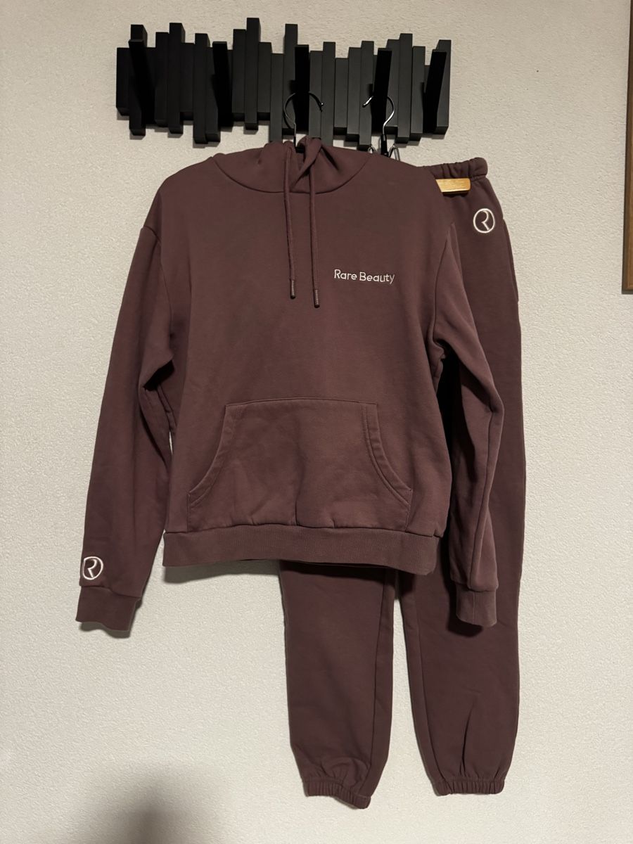 Lotti di vestiti: Ensemble jogging- Rare beauty  – Usato da Bulle venduto da lcaroni