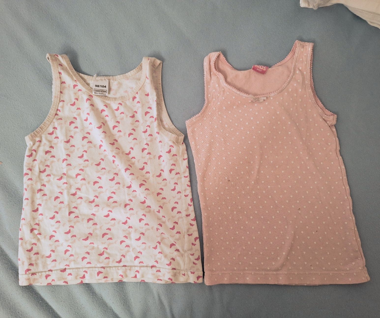 Blusen, T-Shirts & Tops: 4 Tanktops/Undershirts, size 98-104 – Gebraucht aus Volketswil von LisaSch1 1