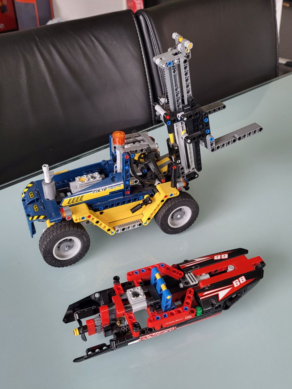Lego Jouets: Lego Technic Gabelstapler & Schnellboot – D'occasion à Oberburg par sensetal 2