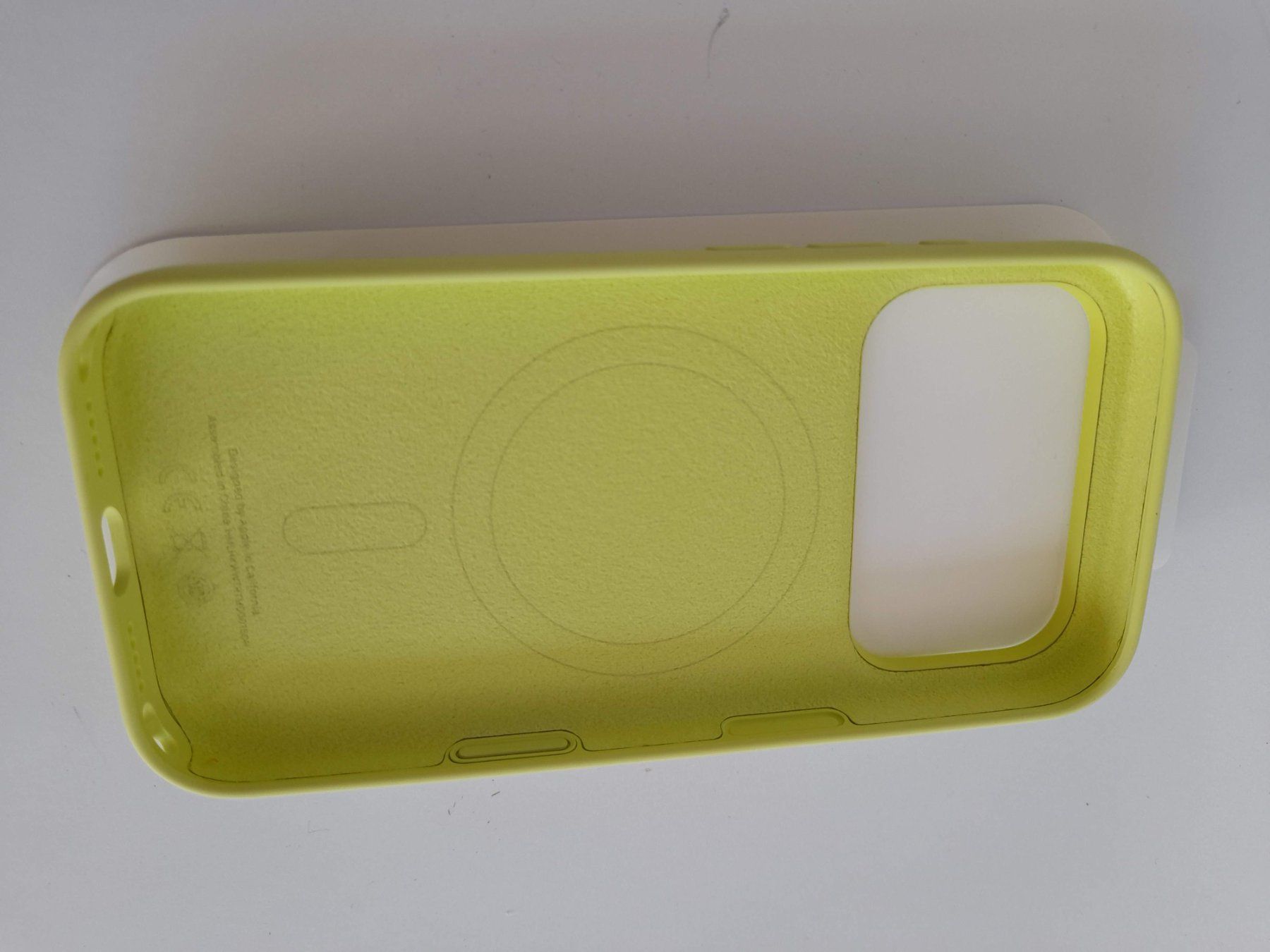 Apple Covers & Schutzfolien: APPLE iPhone 17 Pro Silikon Case neongelb – Neu (gemäss Beschreibung) aus Liebefeld von Restwert_Liebefeld 1