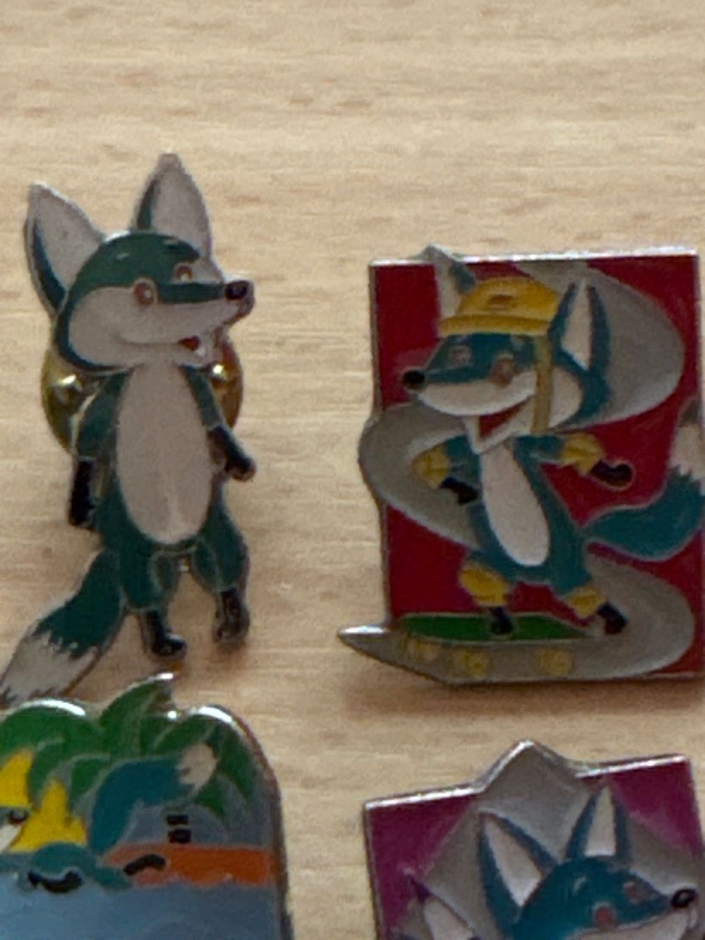 Placchette & Badge: 4er Set TOPSY PIN – Usato da Ibach venduto da lisch3 1