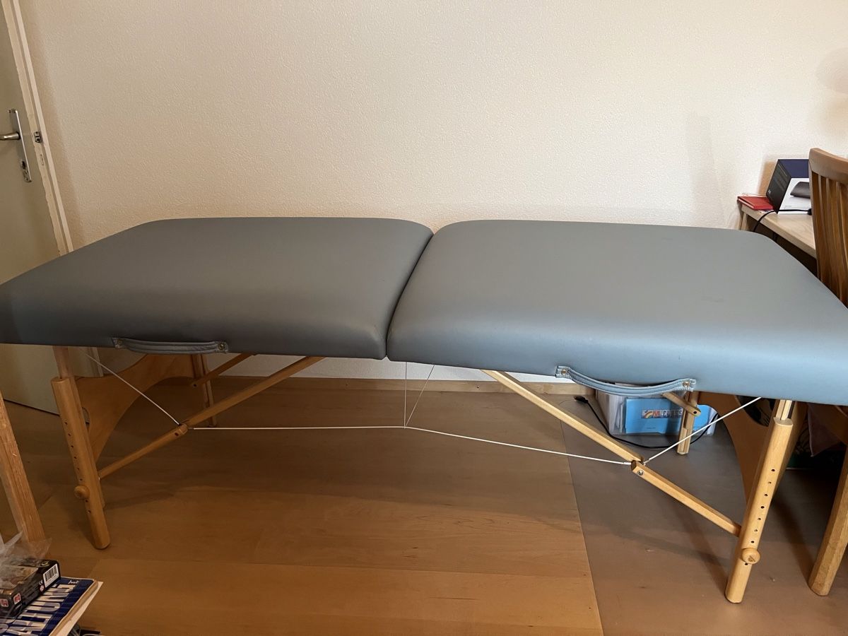 Chaises longues: Massageliege, wenig gebraucht – D'occasion à Schalchen par Caga4 4