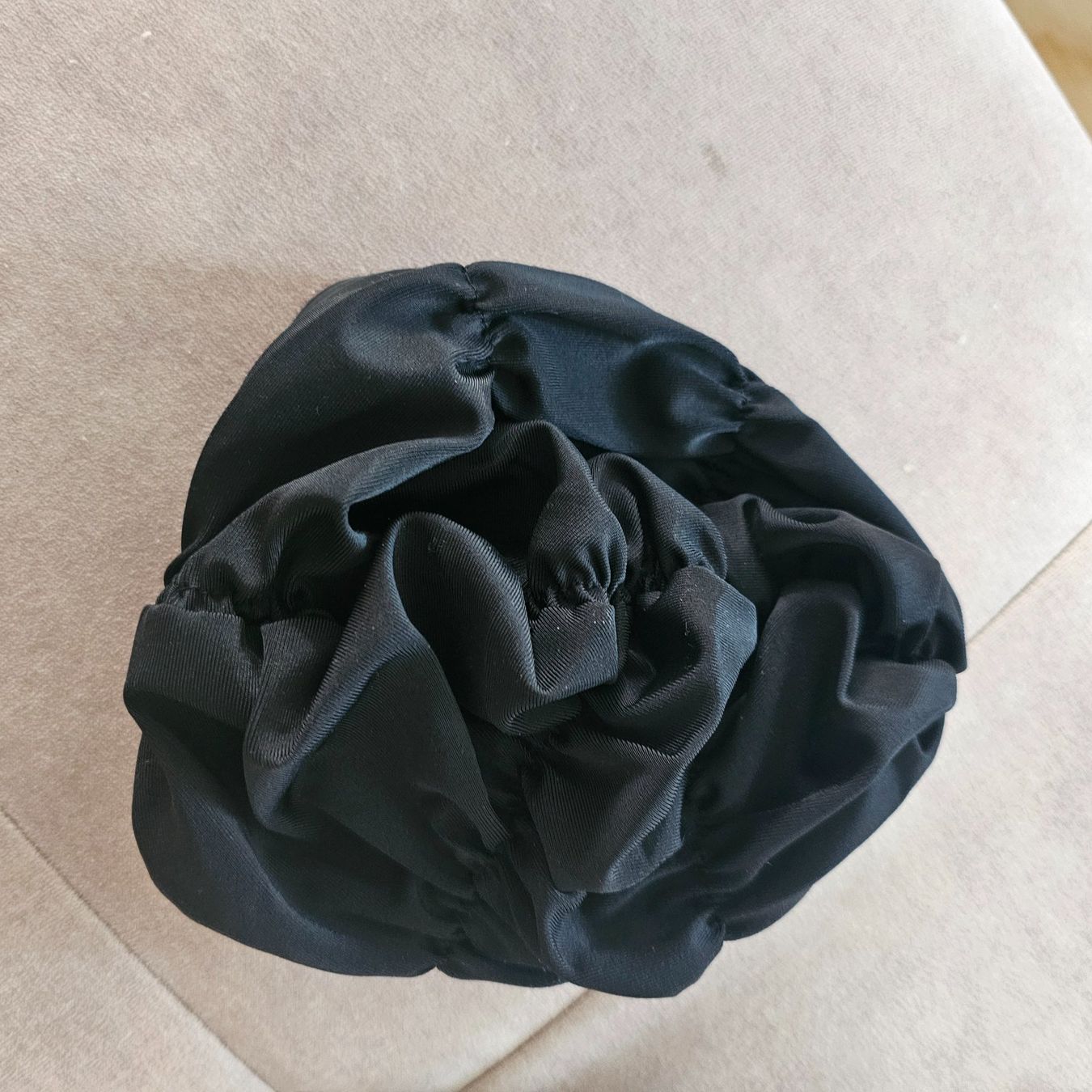 Sonstige Damenmode: Badekappe  schwarz weisse kappeNieten und  Set – Neu und originalverpackt aus wolfhalden von 46464646 1