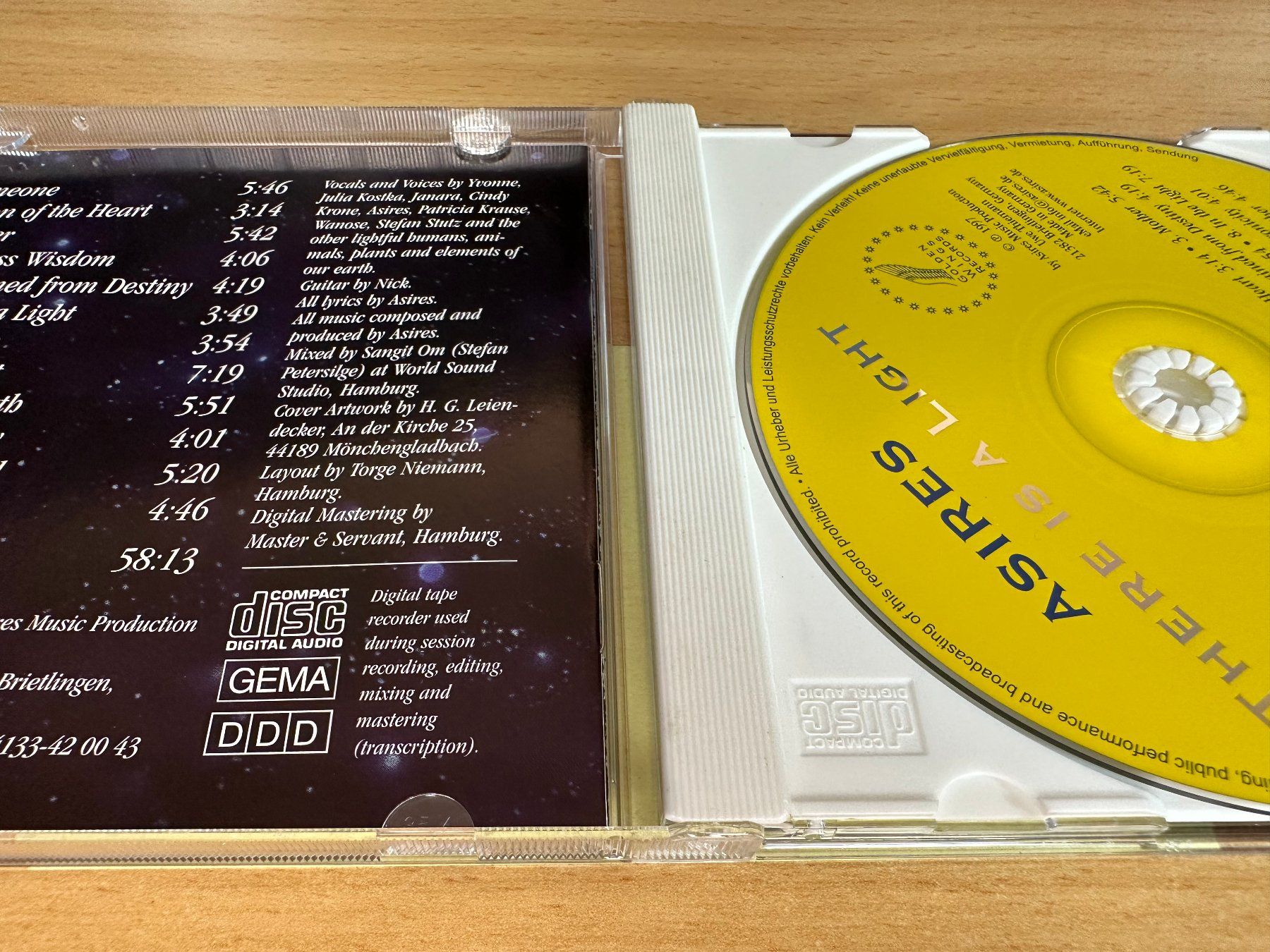 CD: Asires – There Is A Light – Usato da Rikon im Tösstal venduto da Alpenmutz 2