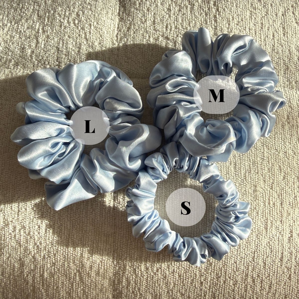 Accessori per capelli: 10# light blue 100% Mulberry Silk Scrunchie Size M - NEW – Nuovo e nell'imballaggio originale da Winterthur venduto da LeLe0606 1