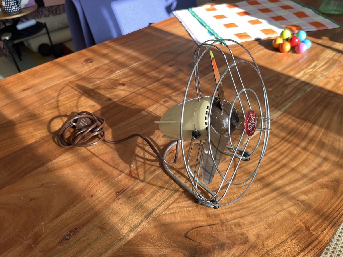Ventilatori: Vintage Tischventilator - Made in Italy – Usato da Zürich venduto da Sandlo