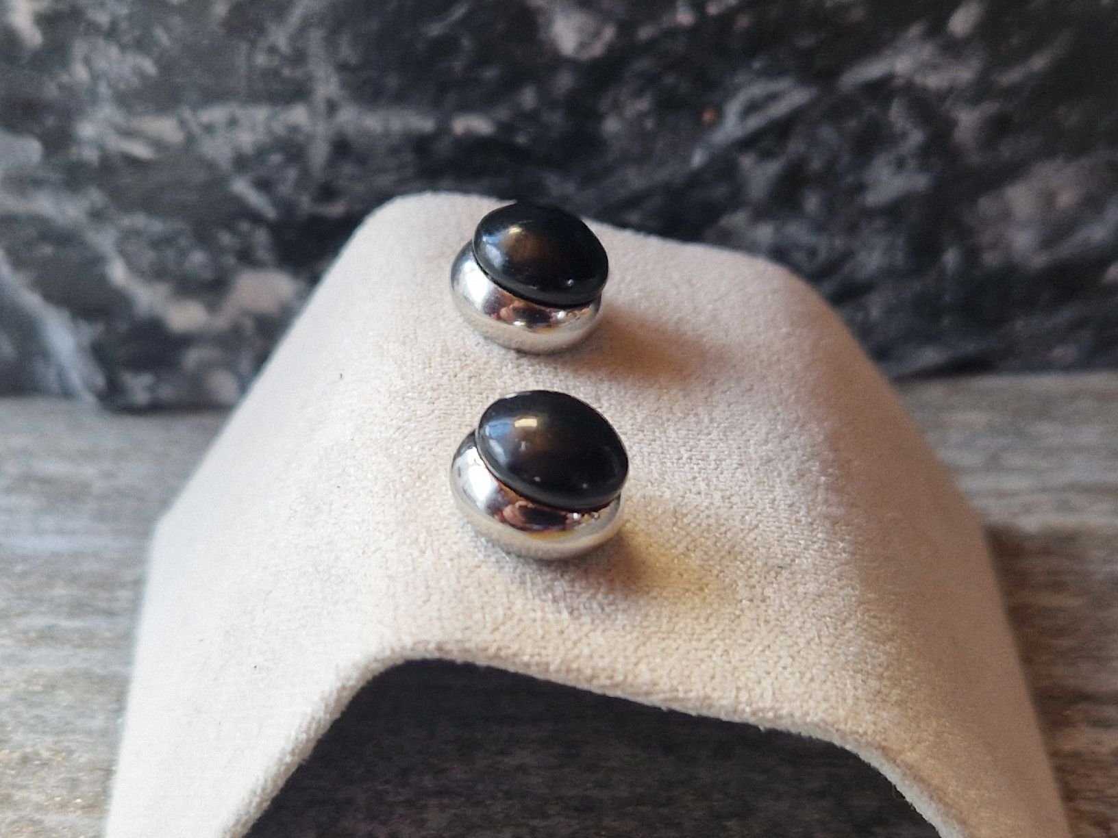 Orecchini pendenti & Orecchini a lobo: Magnetix Ohrstecker schwarz Stahl – Usato da Lichtensteig venduto da Cocabana_16 1