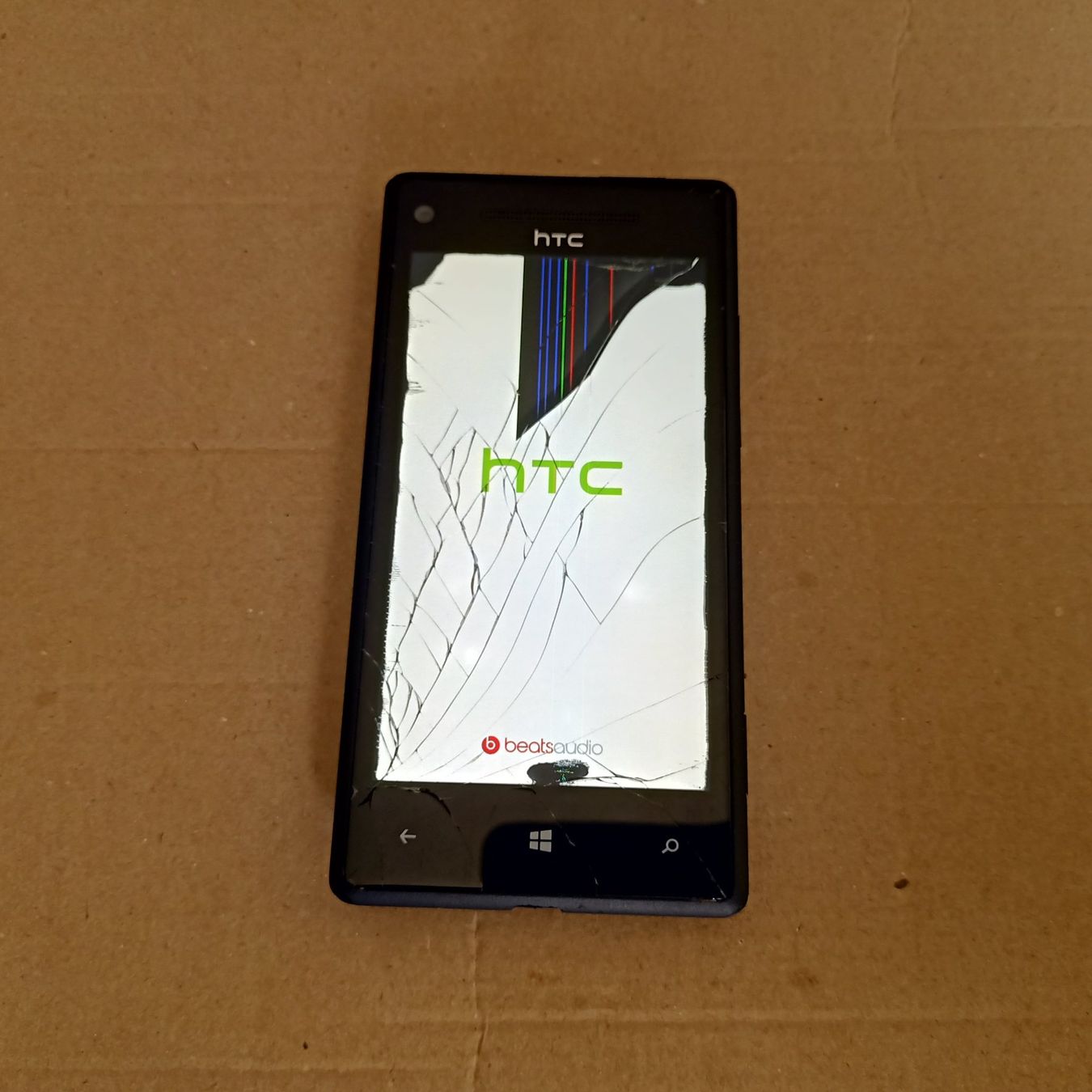 HTC Telefoni cellulari / Smartphones: HTC Windows Phone 8X PM23200: Touchscreen Defekt, reagiert – Difettoso da Winterthur venduto da Opusco