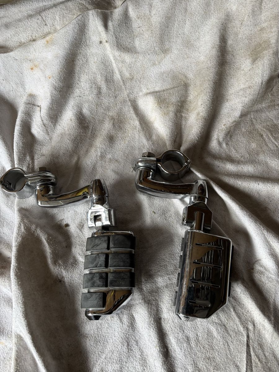 Harley-Davidson Tutti i ricambio per moto: Harley Davidson  Highway Pegs – Usato da Schötz venduto da Harley35 4