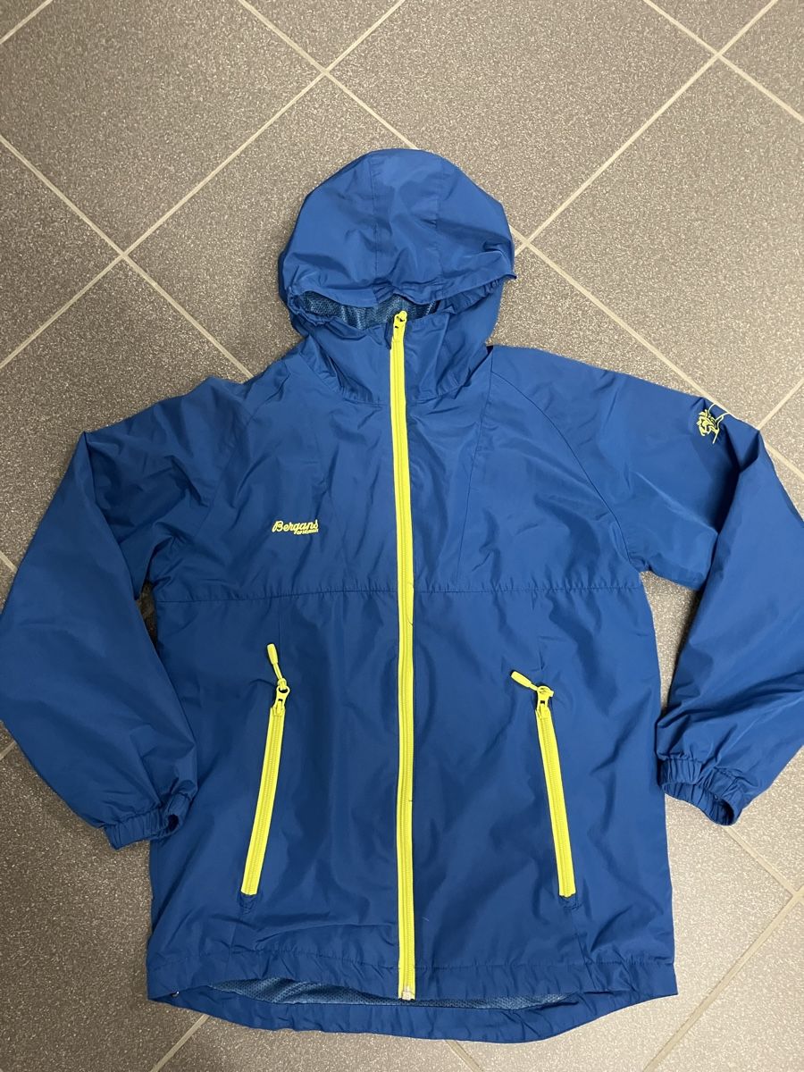 Vestes & Manteaux: Windjacke Bergans gr.152 – D'occasion à Bever par dvojca