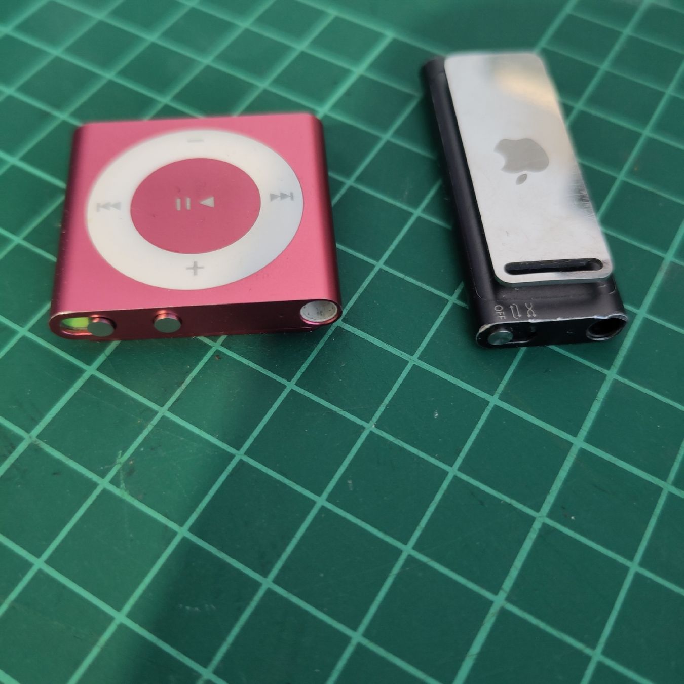 Apple Lettore multimediale portatile: 2x Ipod shuffle – Difettoso da Zürich venduto da IANHUEGI 1