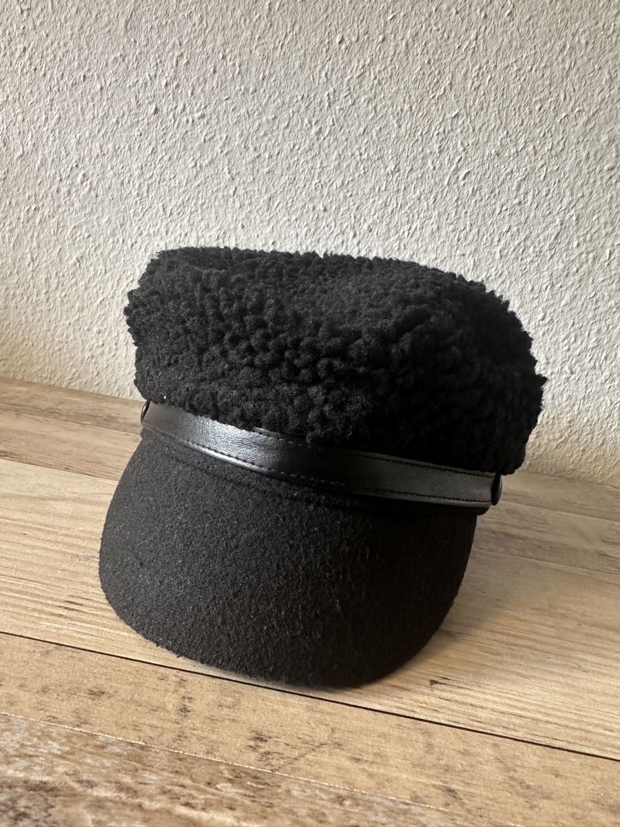 Copricapi, berretti & cappellini: Schwarze Teddy Mütze Hut Baker Boy Cap – Usato da Steffisburg venduto da blackcoffee 1