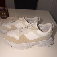 Creme-beige Damen-Sneaker Größe 39 guter Zustand