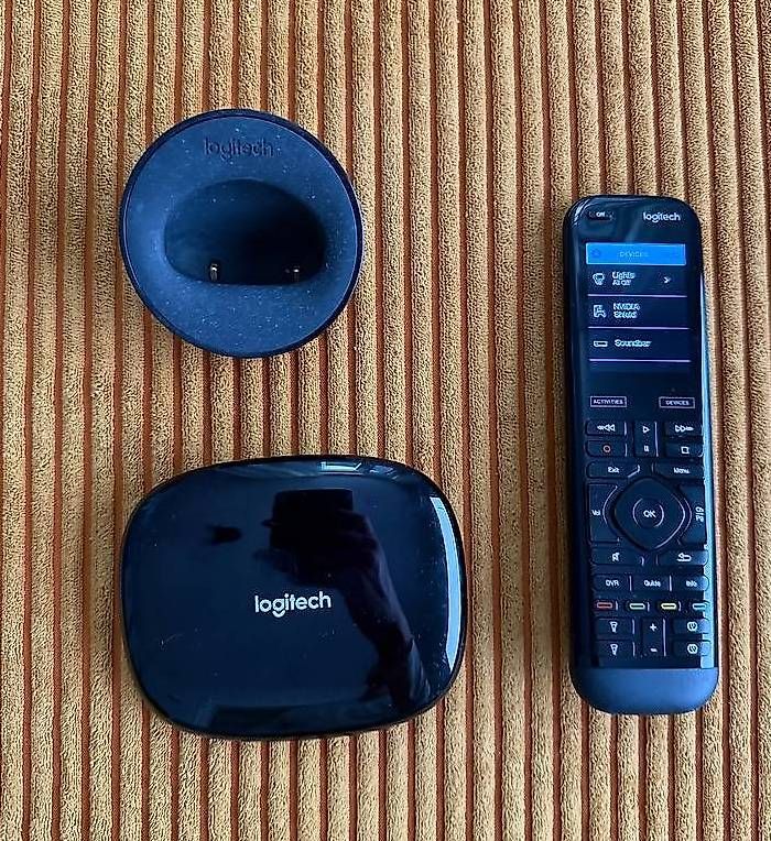 Logitech Fernbedienungen: Logitech Harmony Elite +HUB Universal Remote / Fernbedienung – Gebraucht aus Zürich von mrz_h9wx 1