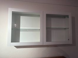 IKEA BESTÅ Vitrine mit SINDVIK Glastüren