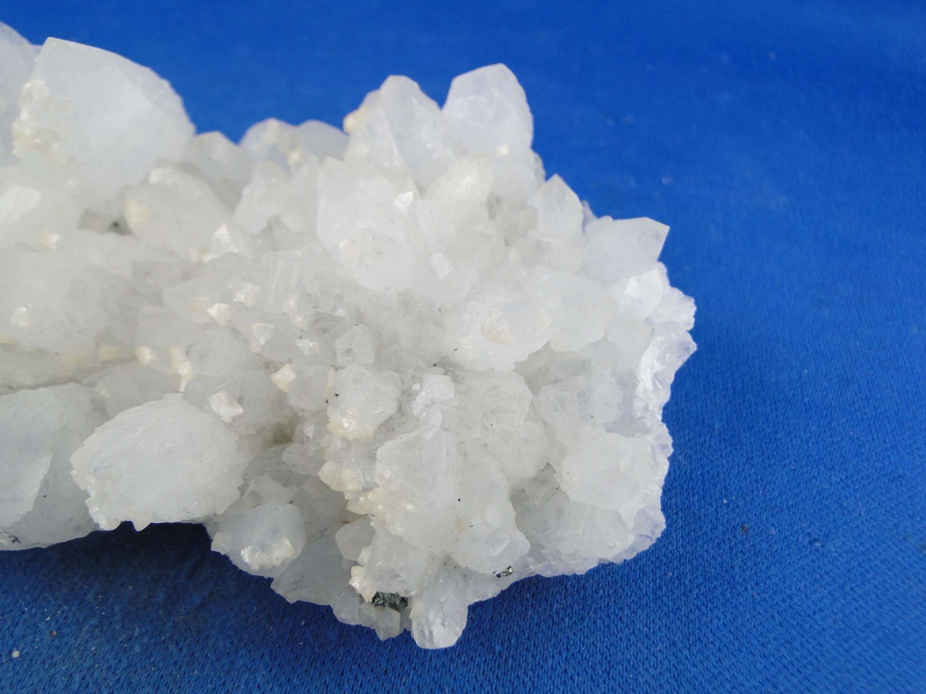 Minerali & Pietre curative: Bergkristall mit Dolomit – Usato da Schinznach Bad venduto da Demerald 3
