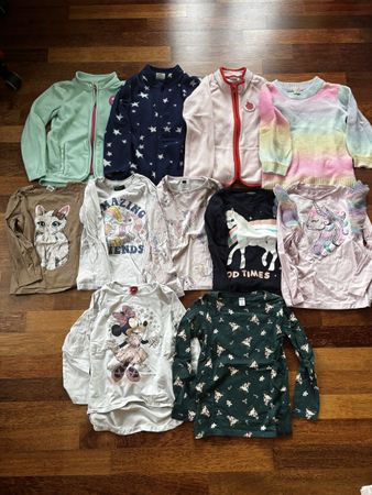 11 Pullover/Oberteile Gr. 122/128 und 128