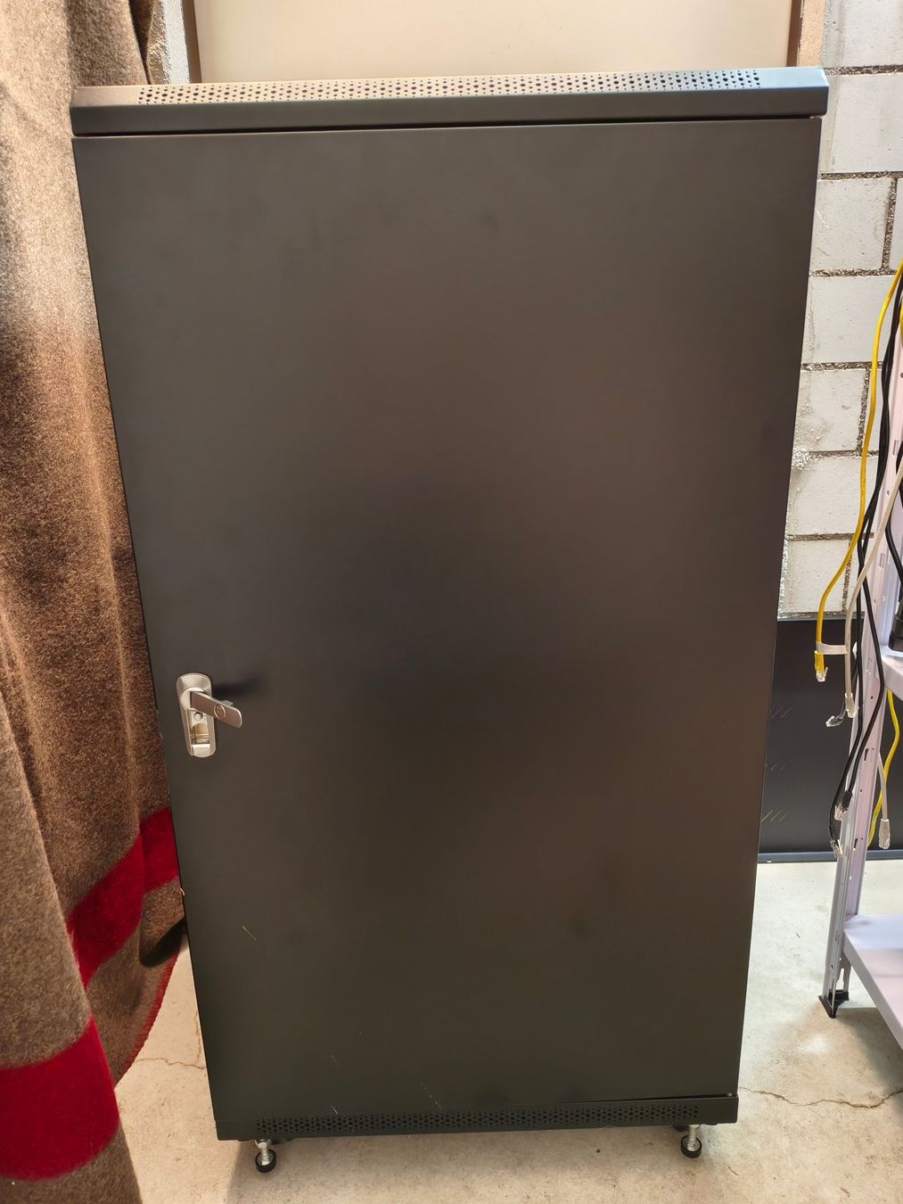Racks & Cavalletti: Linkbasic Server- / Netzwerk- /Homelab-Rack 19" – Usato da Burg im Leimental venduto da Skorpyx 4
