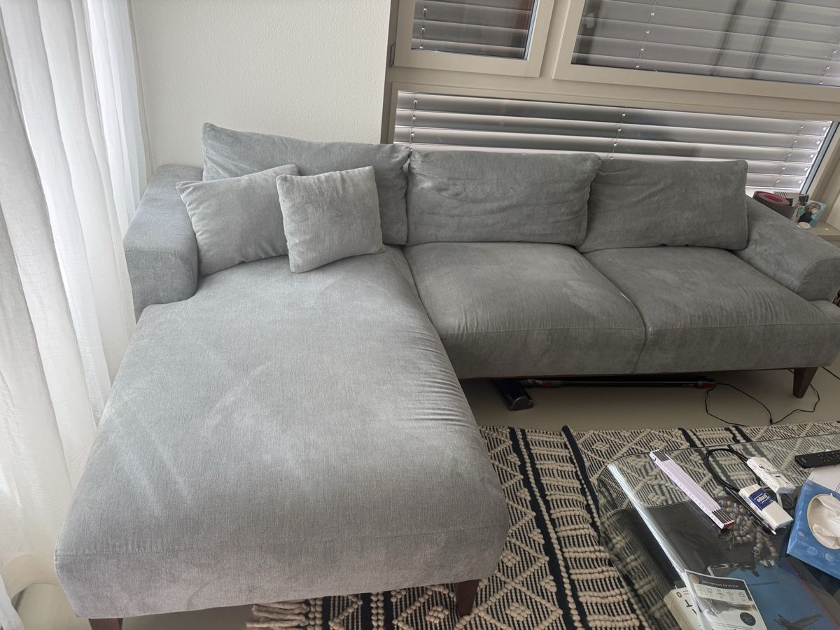 Divani: Graues L-Sofa mit Chaiselounge – Usato da Zürich venduto da Chechevere
