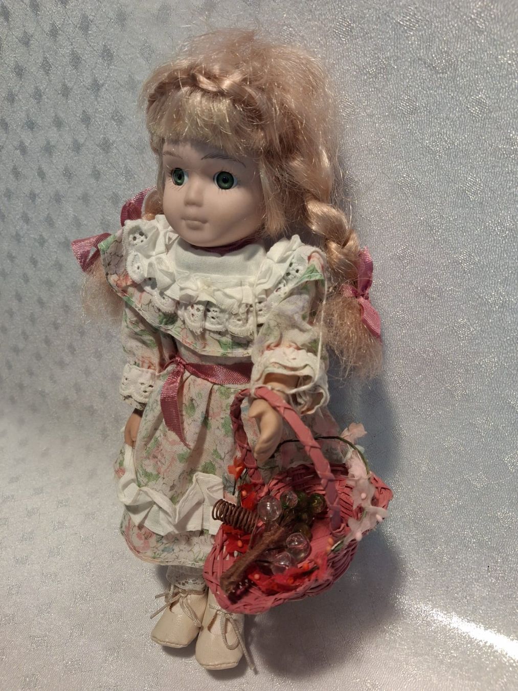 Bambole: Puppe stehend mit Kleid und Korb Höhe 25 cm – Usato da Winterthur venduto da mar_jwg7 1