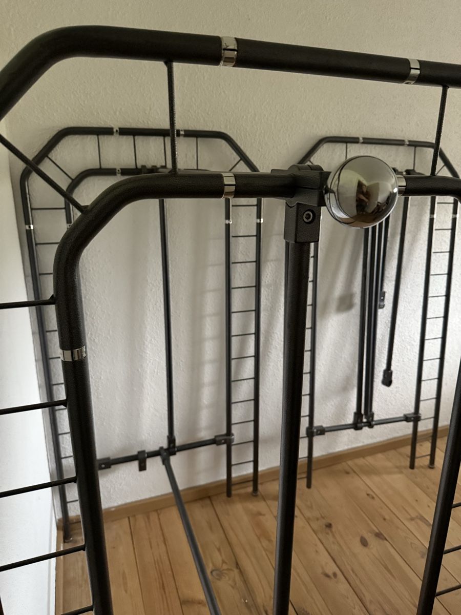 Guardaroba: Schöner massiver Metal-Kleiderständer/-Stange – Usato da Neerach venduto da TanjaK94 1