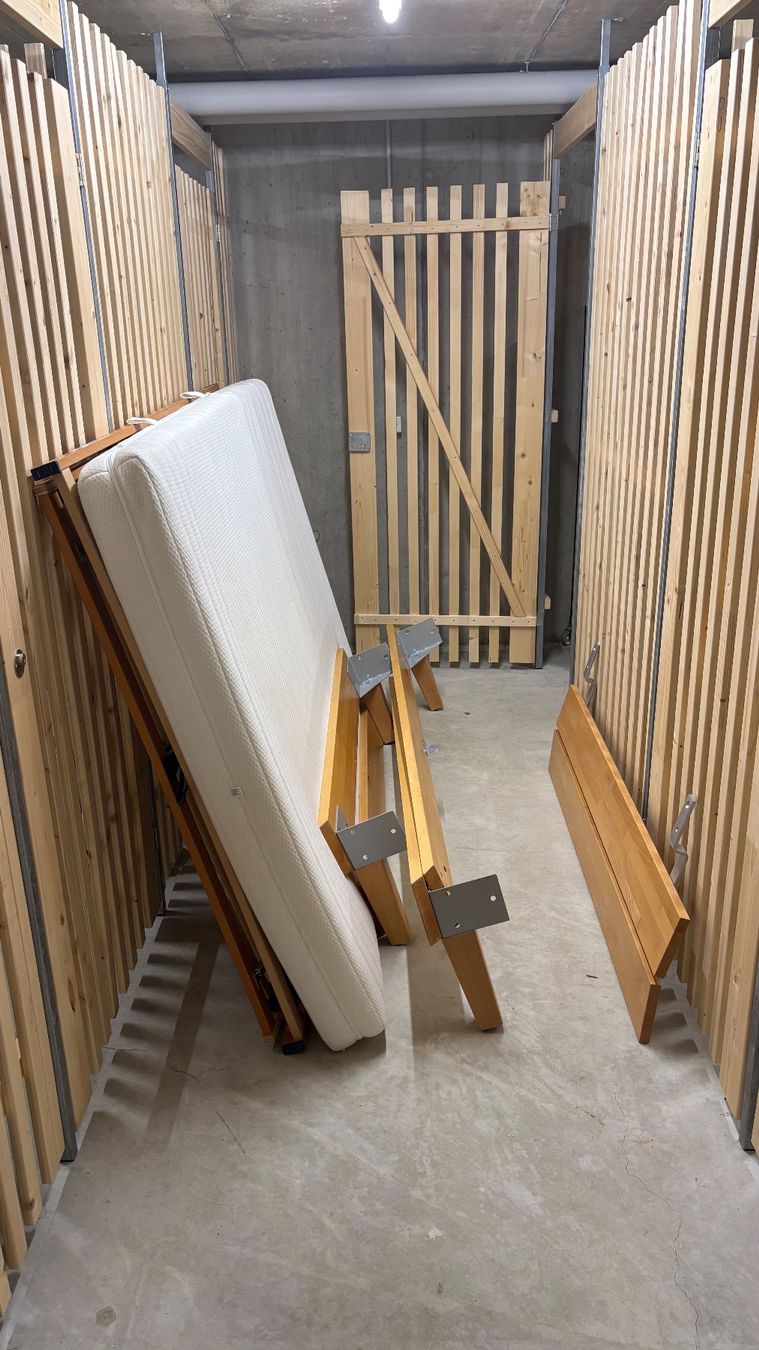 Lits: 140x200 Bett – D'occasion à St. Gallen par aoz_s2zf