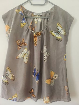 Elegante Seidenbluse, 100% Seide, Schmetterlingsprint, Gr.36