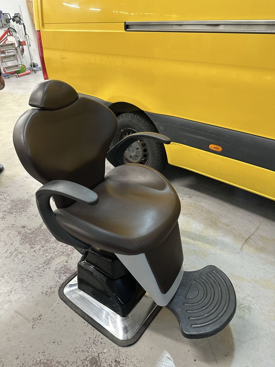 Kosmetik-& Massageliegen: Alpeda Barberstuhl – Gebraucht aus Dietikon von burak_taci 3