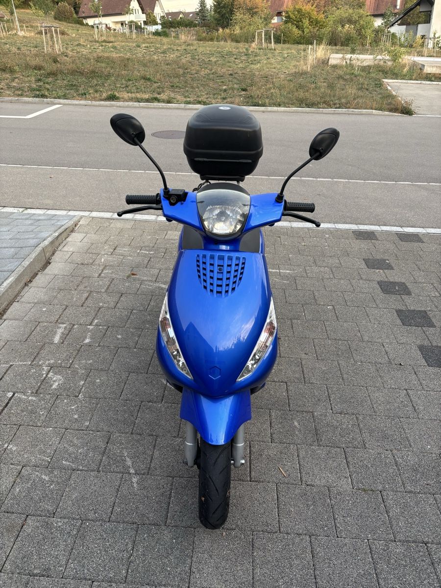 Piaggio Strasse: Roller Piaggio Zip 100 4T blau mit Topcase. Top! – Gebraucht aus Weiningen ZH von GriederRemarket 1
