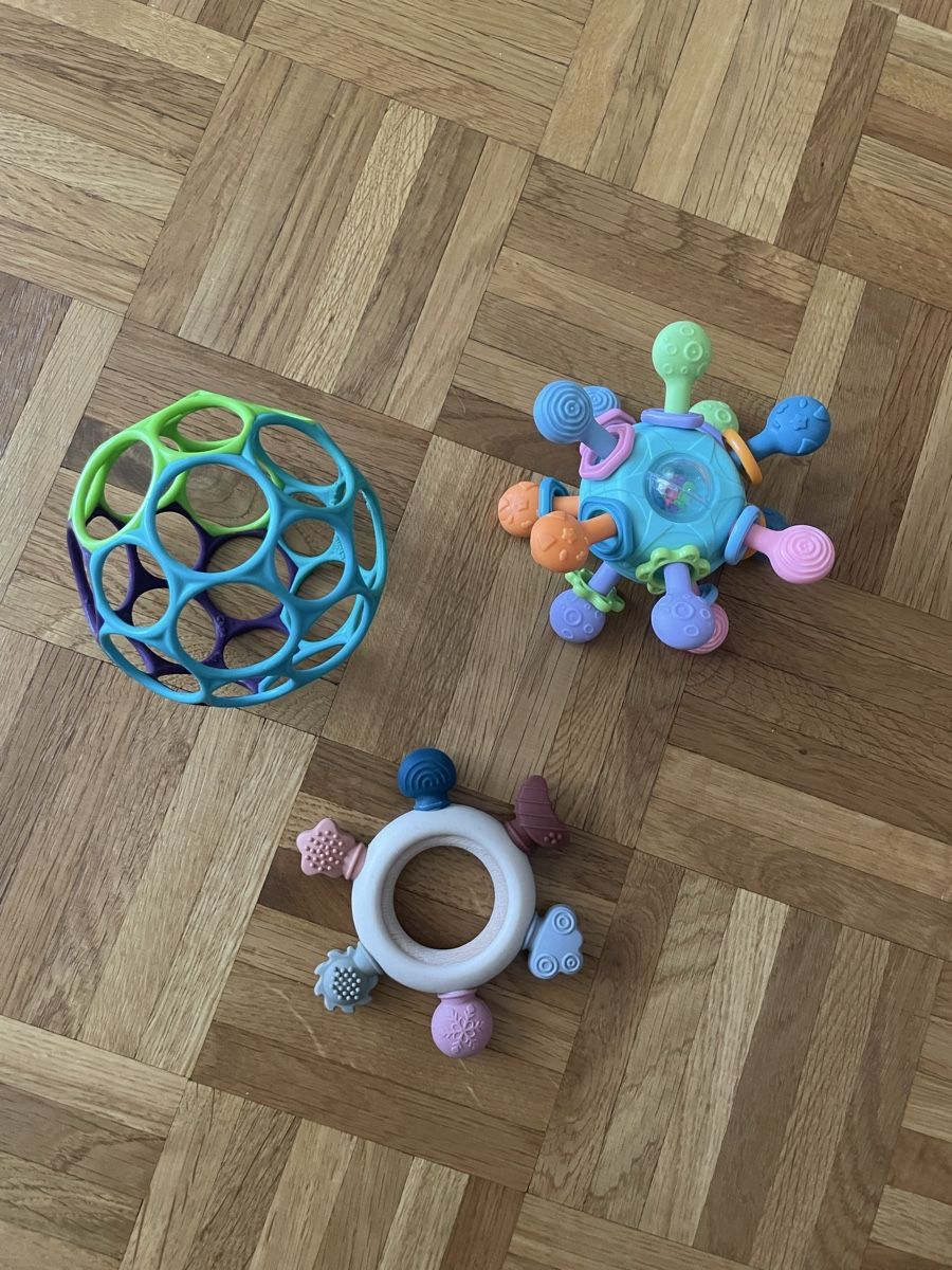 Giocattoli: Lot de 3 jouets pour bébé – Nuovo (secondo la descrizione) da Versoix venduto da Pti-pois