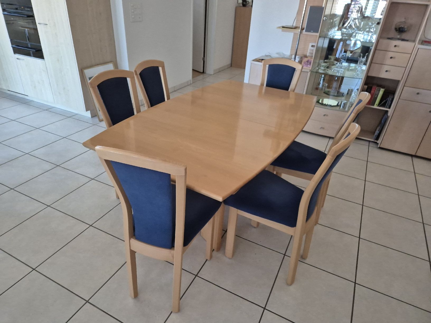 Set di tavolo e panche: Esstisch mit 6 Stühlen – Usato da Hinteregg venduto da Secondhand_Carmen 3