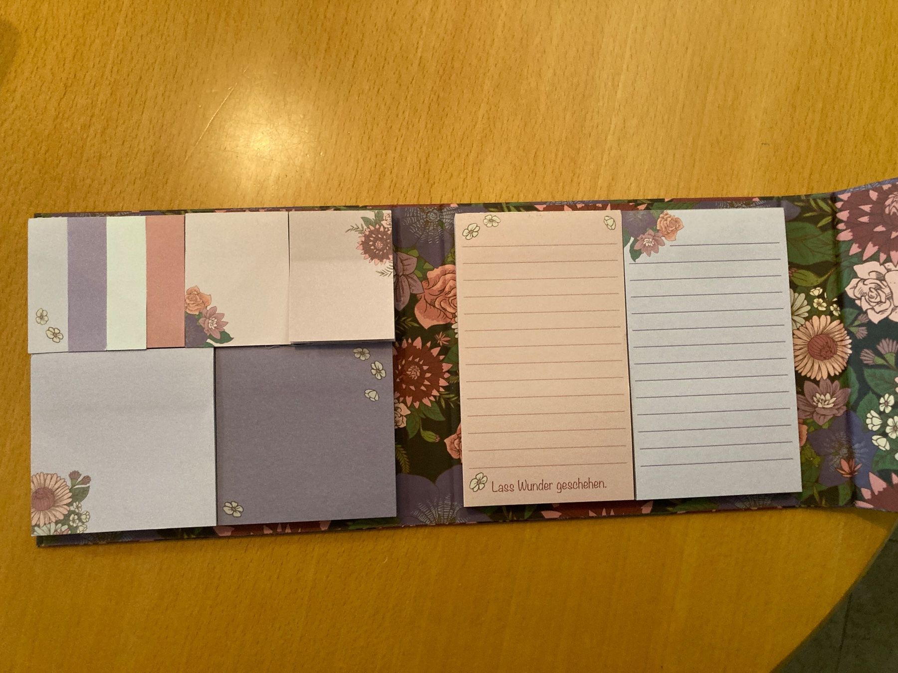 Papiere: Wunder-Notizblock / Post its mit Blumenmuster – Gebraucht aus Gelterkinden von froggy80 1