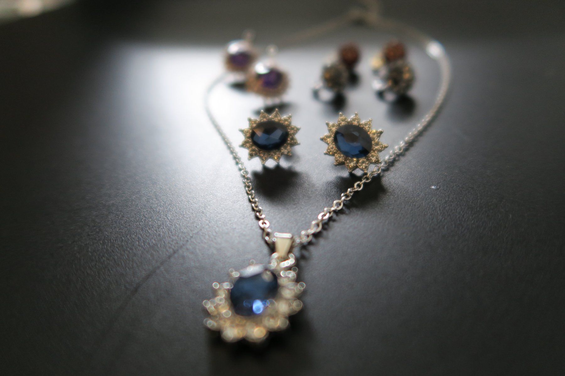 Ohrringe & -stecker: Ohrschmuck und Kette Set neu – Neu (gemäss Beschreibung) aus Worb von speakers01