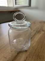 Glas mit Deckel