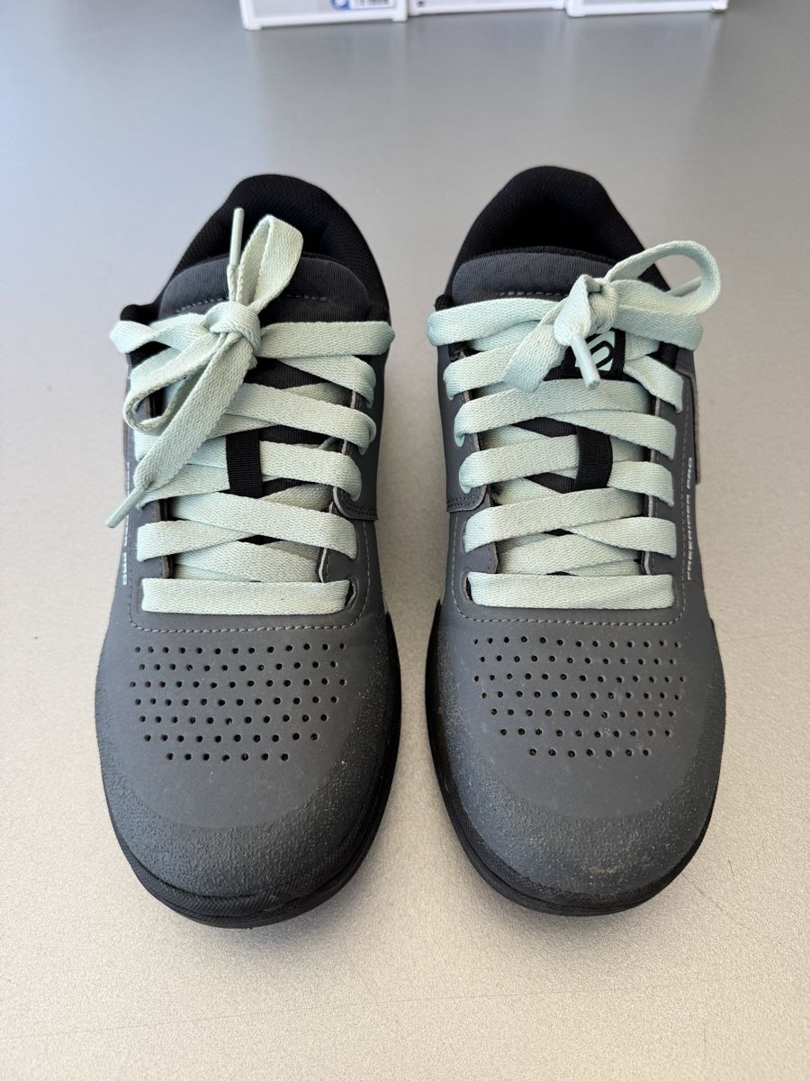 Five Ten Chaussures femmes: Five Ten Freerider Pro Schuhe, Grösse 40, neuwertig – Neuf (Voir description) à Münsingen par ambuehl81