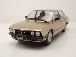 BMW 5er / 520i E28 1981-1987 Gold met./schwarz  1:18 von IXO
