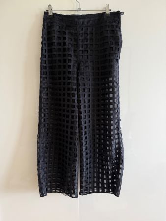 AKRIS Pantalon noir en soie ajouré taille XS