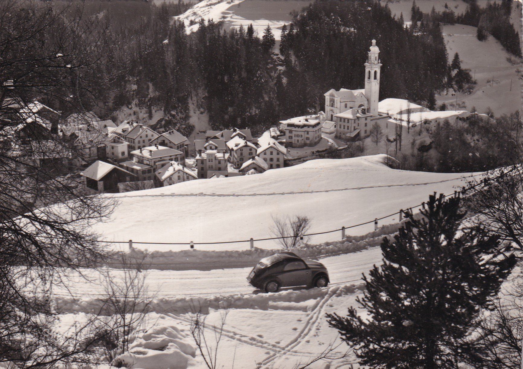 Cartoline postali: Tiefencastel an der Julierroute (auto oldtimer) – Usato da Cormoret venduto da Pascalll2001