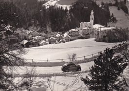 Tiefencastel an der Julierroute (auto oldtimer)