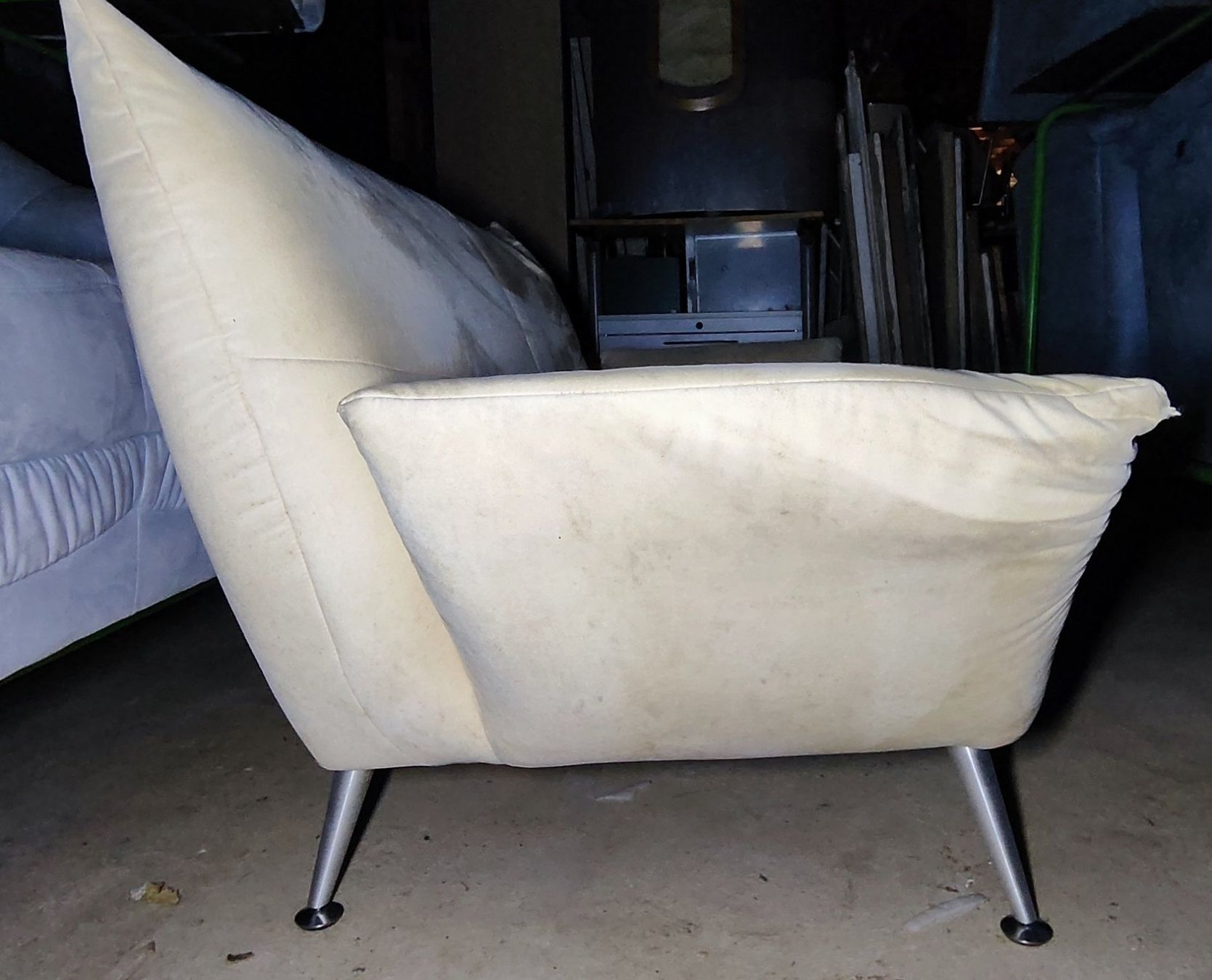 Sofas: 2er Sofa, Bezug Alcantara beige – D'occasion à Rorschacherberg par snOOpydOg11 3