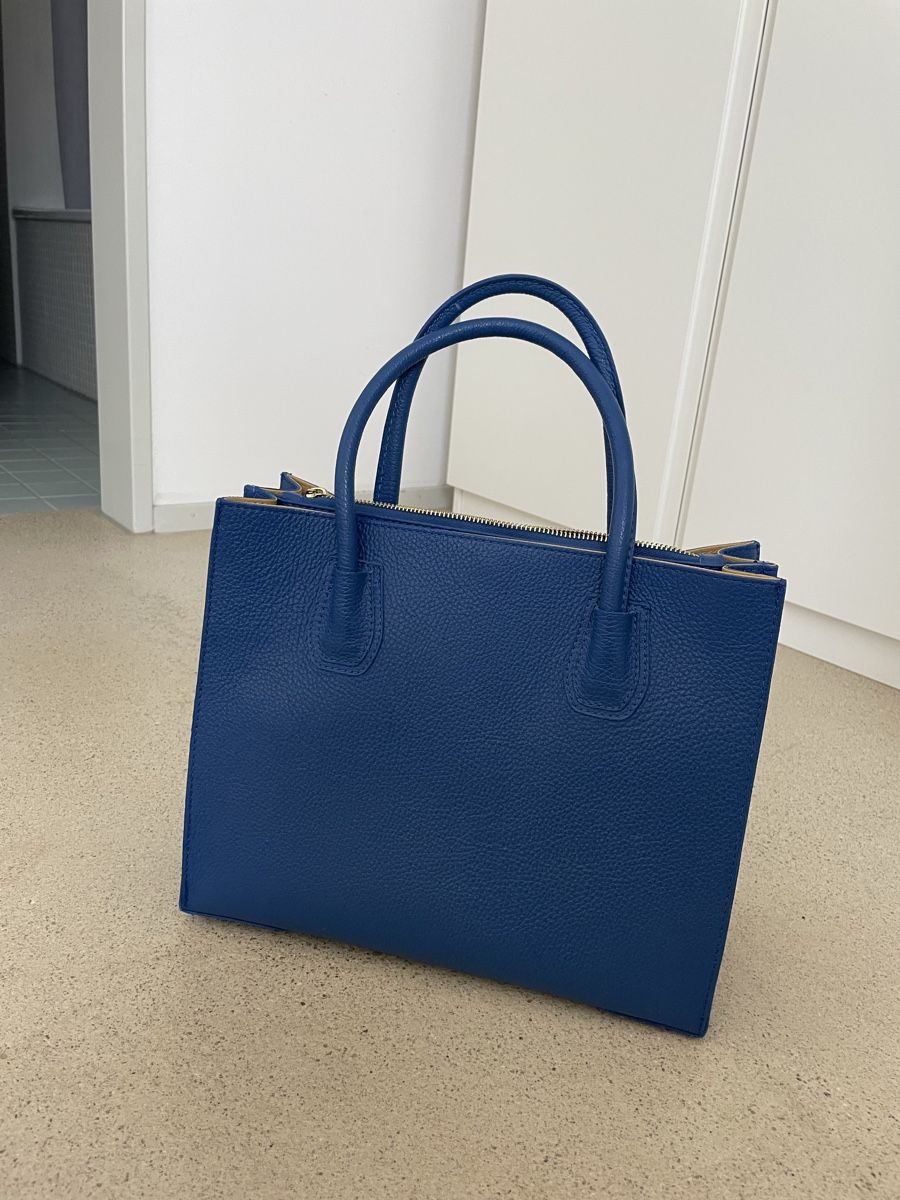 Taschen für Damen: Elegante blaue Ledertasche neuwertig – Gebraucht aus Zürich von aglier 2