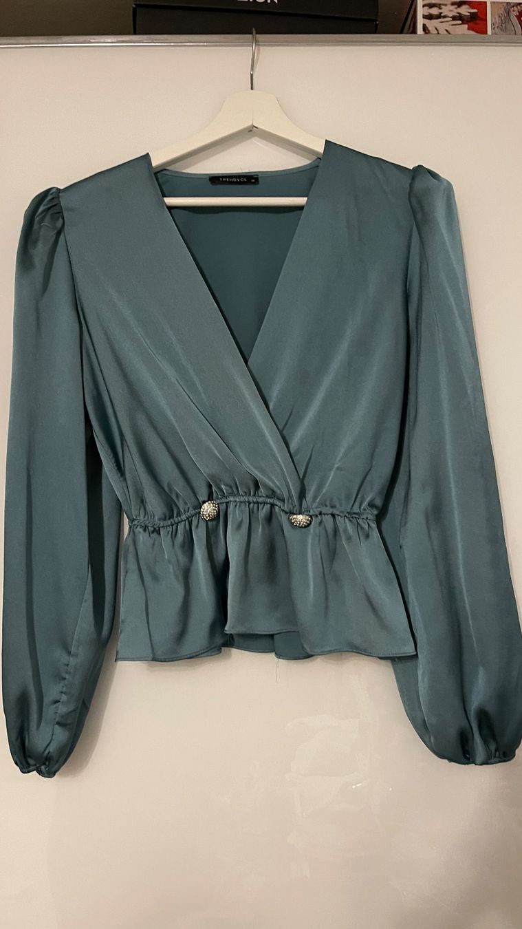 Blusen: Bluse in Türkis von Trendyol – Gebraucht aus Lausen von sim_hgp6