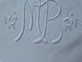Kissenbezug mit Monogramm MB Rosen weiss Leinen