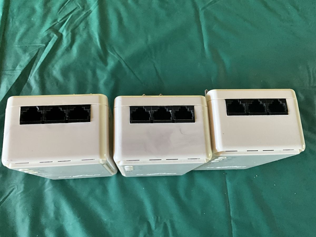 Devolo Wlan: 3x devolo dLAN 200 AV Wireless N Powerline WLAN – Gebraucht aus Berneck von deepdriller 3