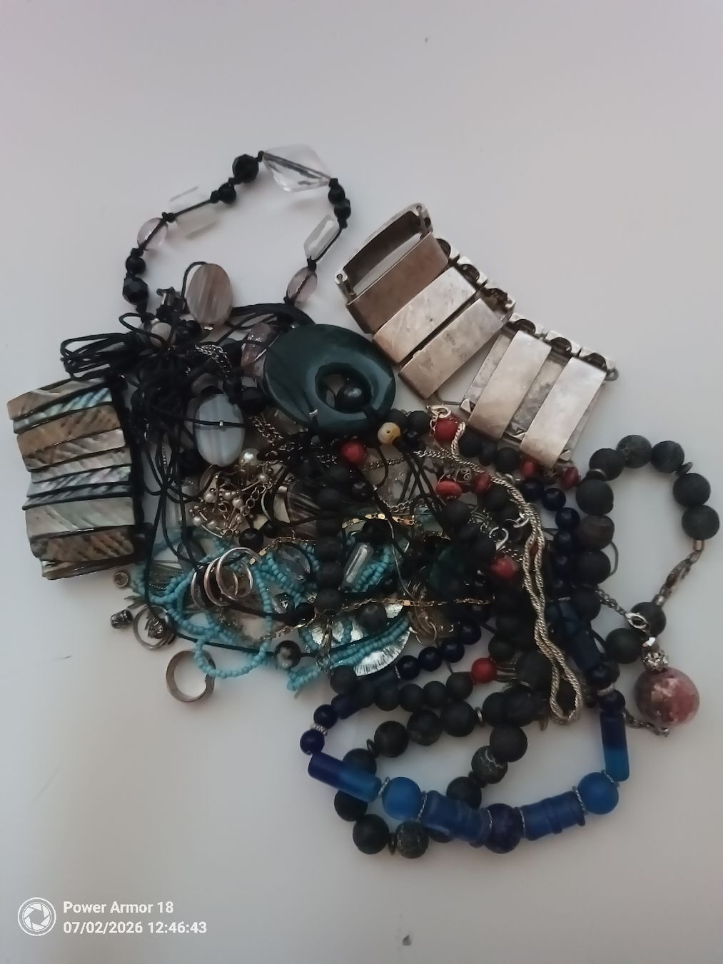 Altri gioielli: Modeschmuck Halsketten Armbänder Ringe verschiedene Material – Usato da Bargen SH venduto da sti_drf8