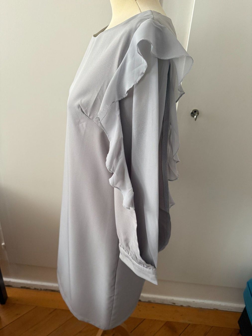 Vestiti: Robe grise – Difettoso da Le Locle venduto da tchanatakoua 6